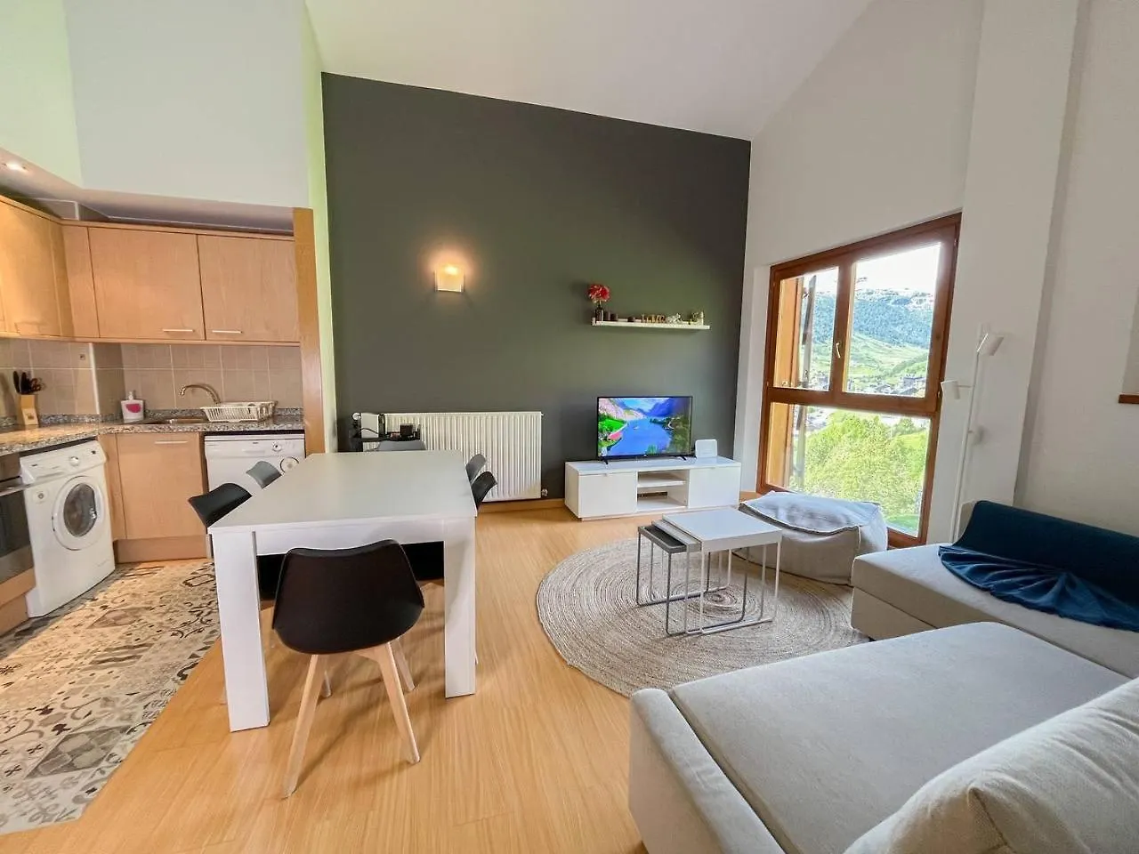 Atico De 3 Habitaciones Con Vistas Al Valle De Incles Y Balcon - 6Pax - Parking Incluido L By Bonesvacances Soldeu 0*,  Andorra