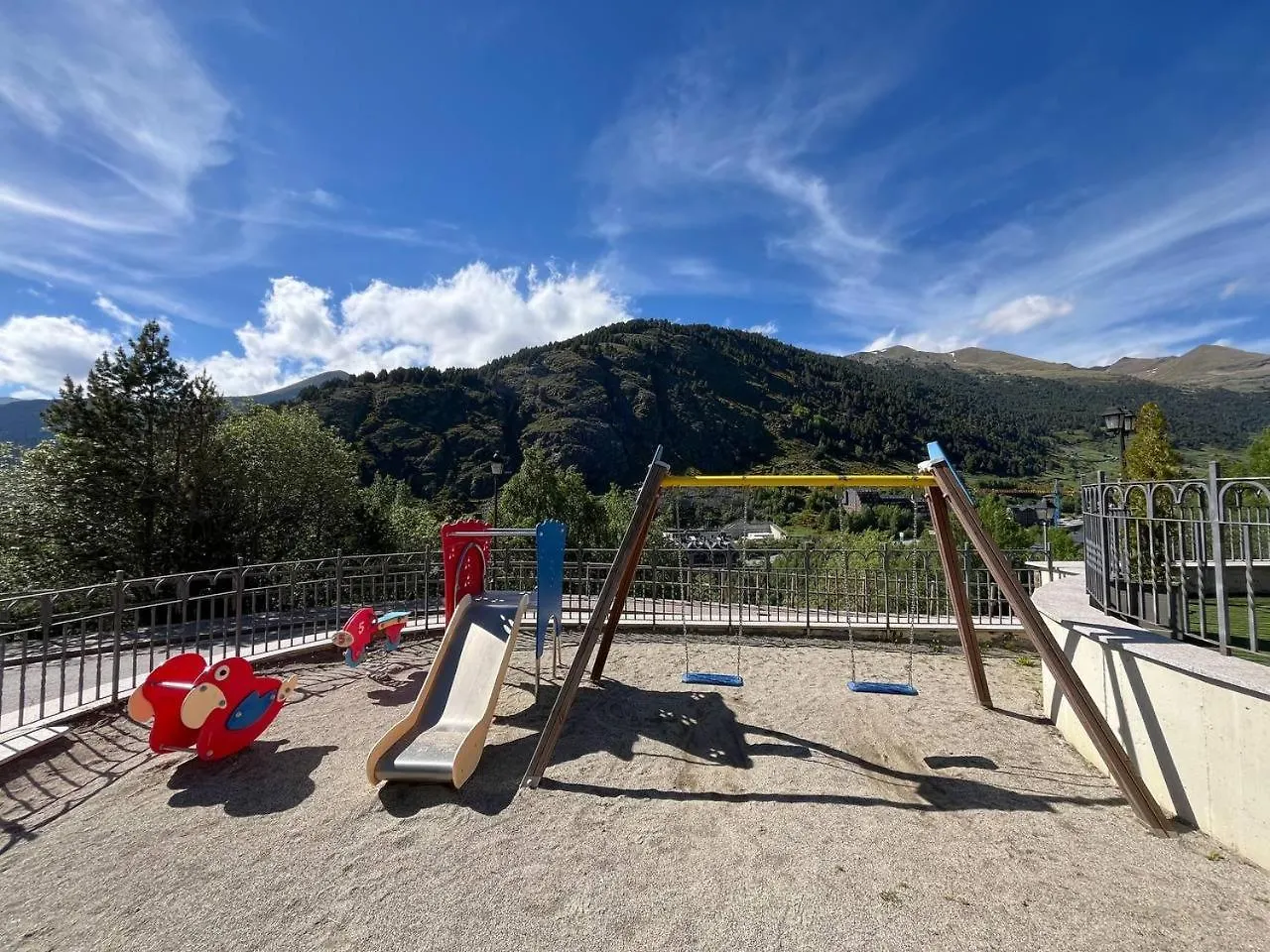 Atico De 3 Habitaciones Con Vistas Al Valle De Incles Y Balcon - 6Pax - Parking Incluido L By Bonesvacances Soldeu